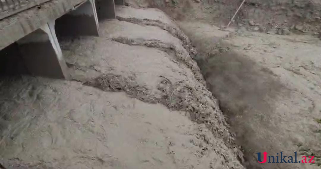 Qubada çay məcrasından çıxdı, kəndi su basdı - FOTOLAR (VİDEO)